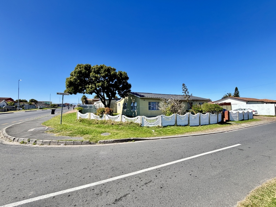 4 Bedroom Property for Sale in Lotus River Western Cape